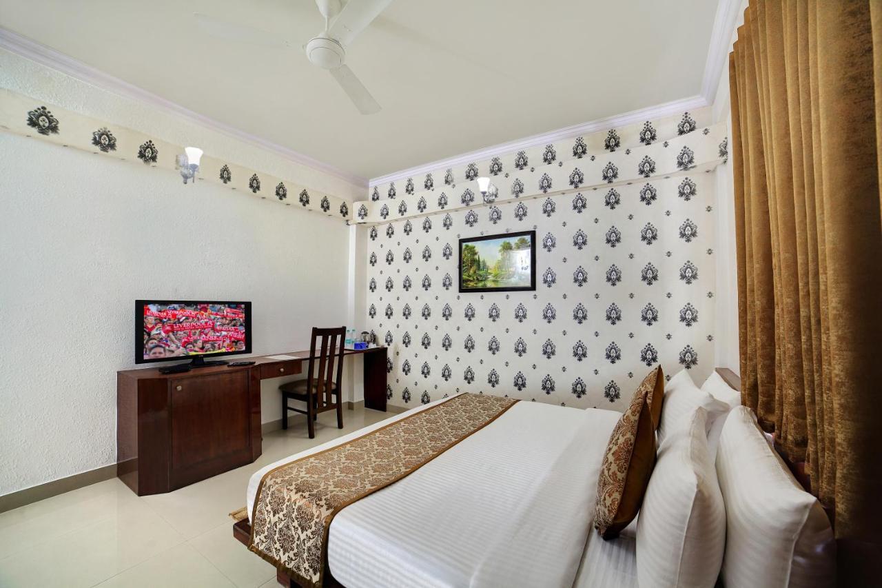 The Liverpool Blue Hotels Bangalore Exterior foto