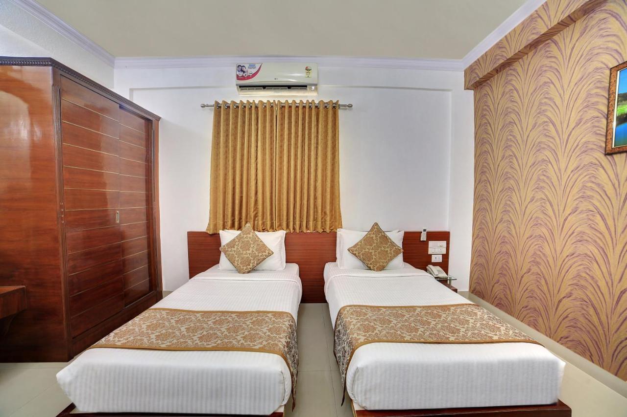 The Liverpool Blue Hotels Bangalore Exterior foto