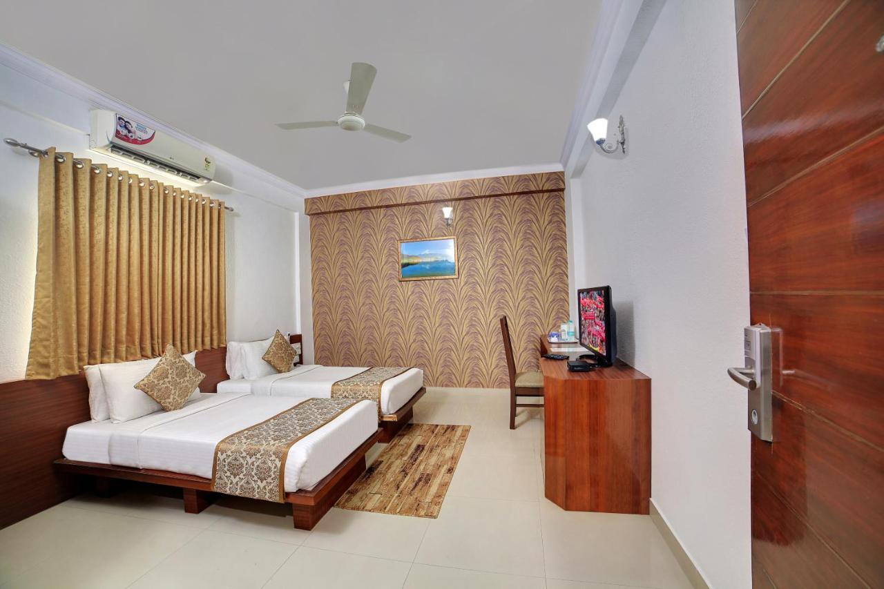 The Liverpool Blue Hotels Bangalore Exterior foto