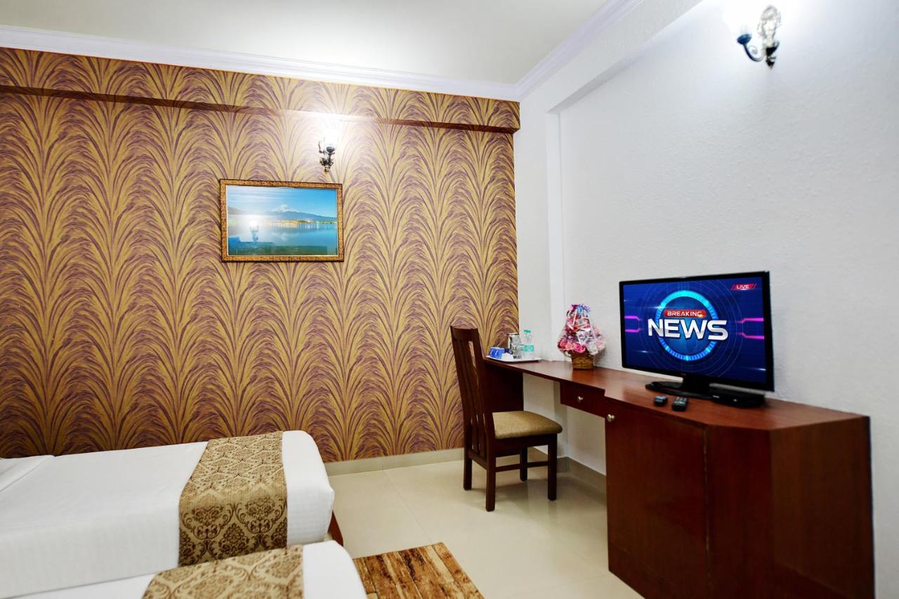 The Liverpool Blue Hotels Bangalore Exterior foto