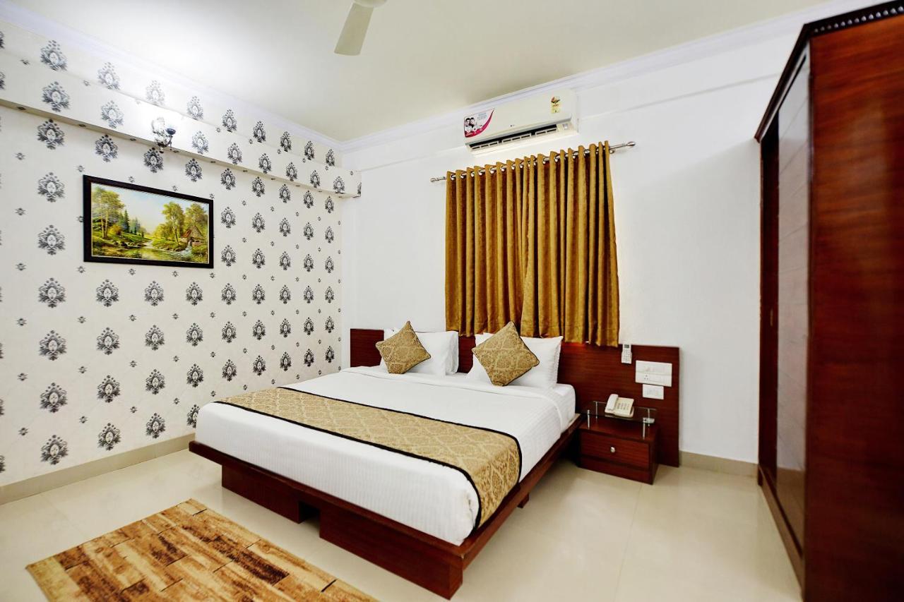 The Liverpool Blue Hotels Bangalore Exterior foto