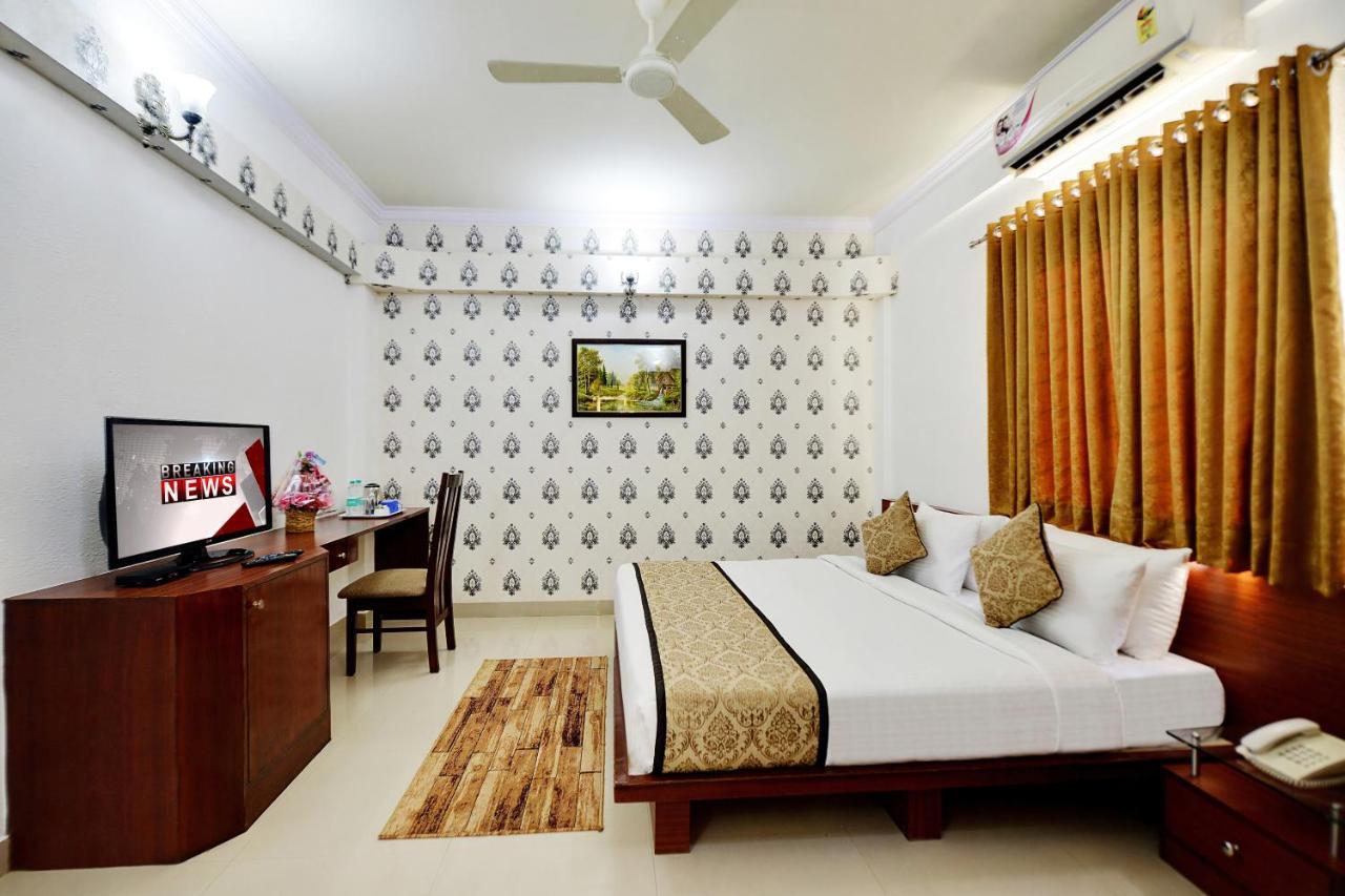 The Liverpool Blue Hotels Bangalore Exterior foto