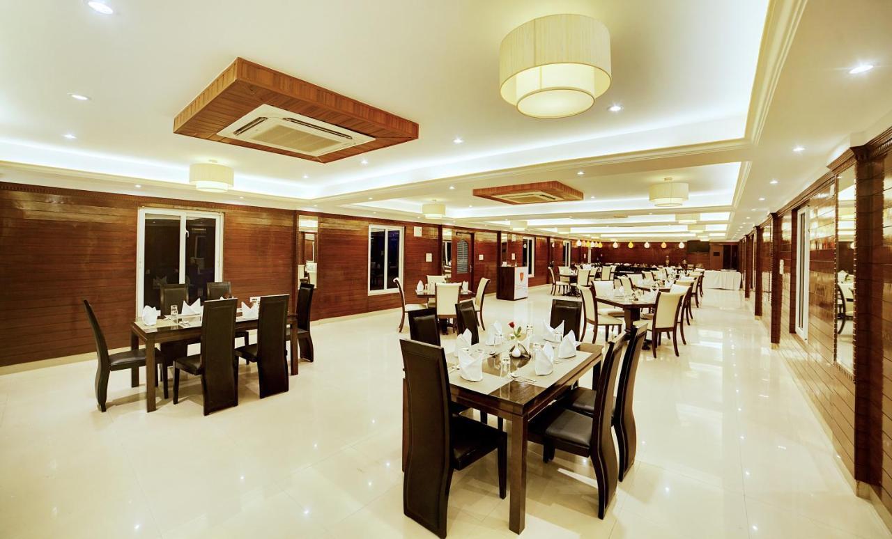 The Liverpool Blue Hotels Bangalore Exterior foto